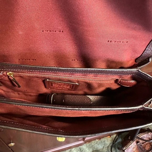 Coach Cassie - Picture 4 of 8